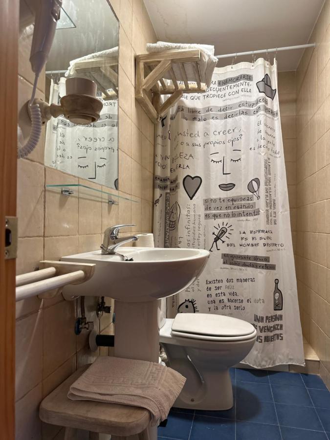 Hostal Moon Tolox Exteriör bild